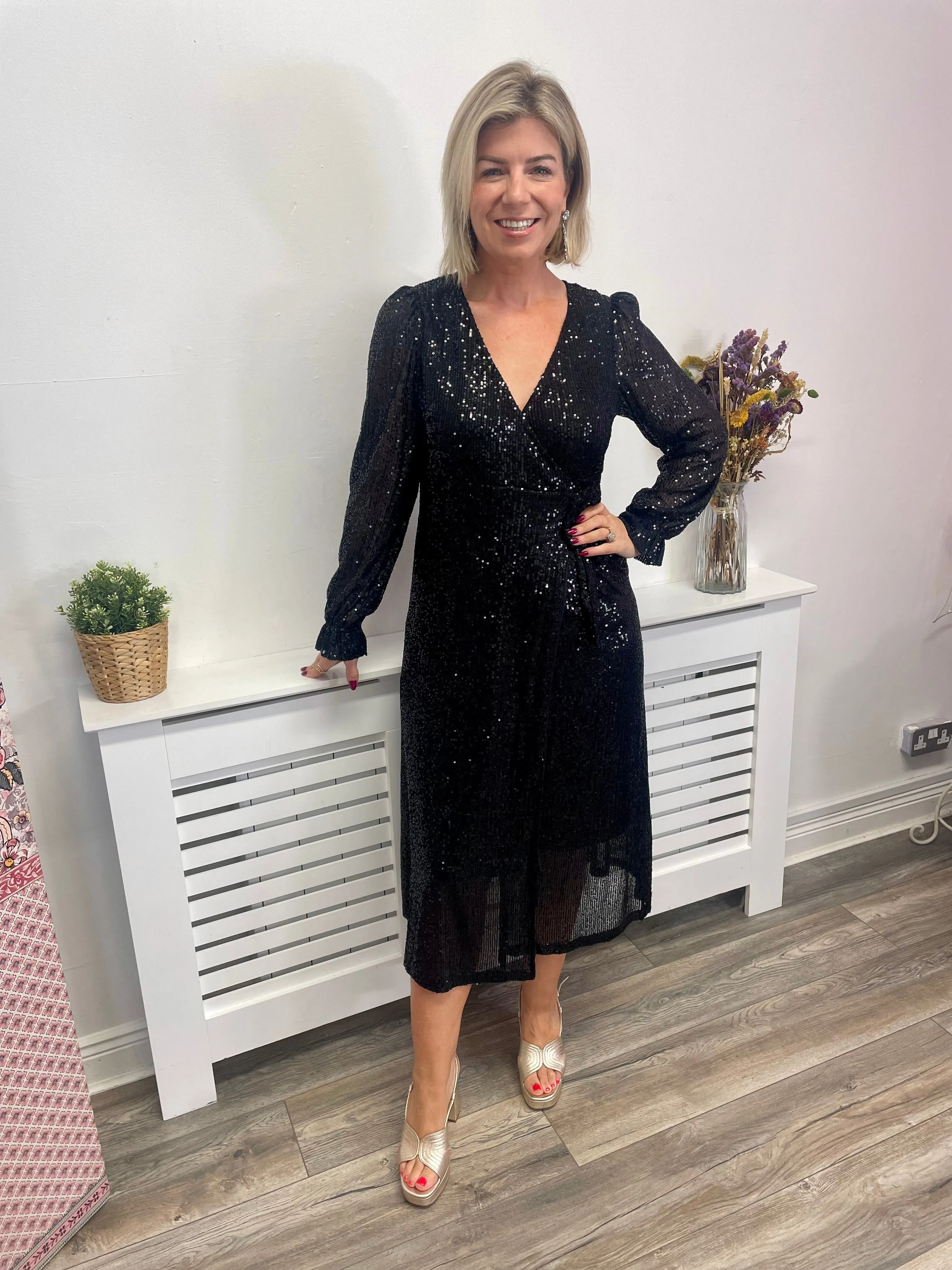 MIRA SEQUIN MIDI WRAP DRESS (BLACK)